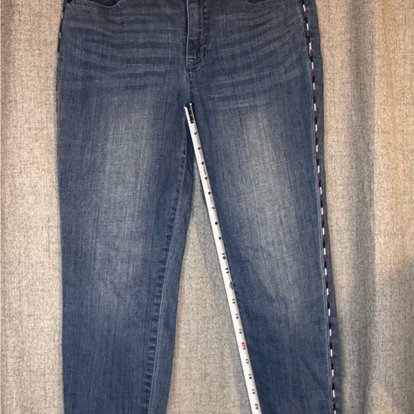 Tommy Hilfiger Light Blue Cropped Jeans with Side Logo Stripe - Picture 11 of 11